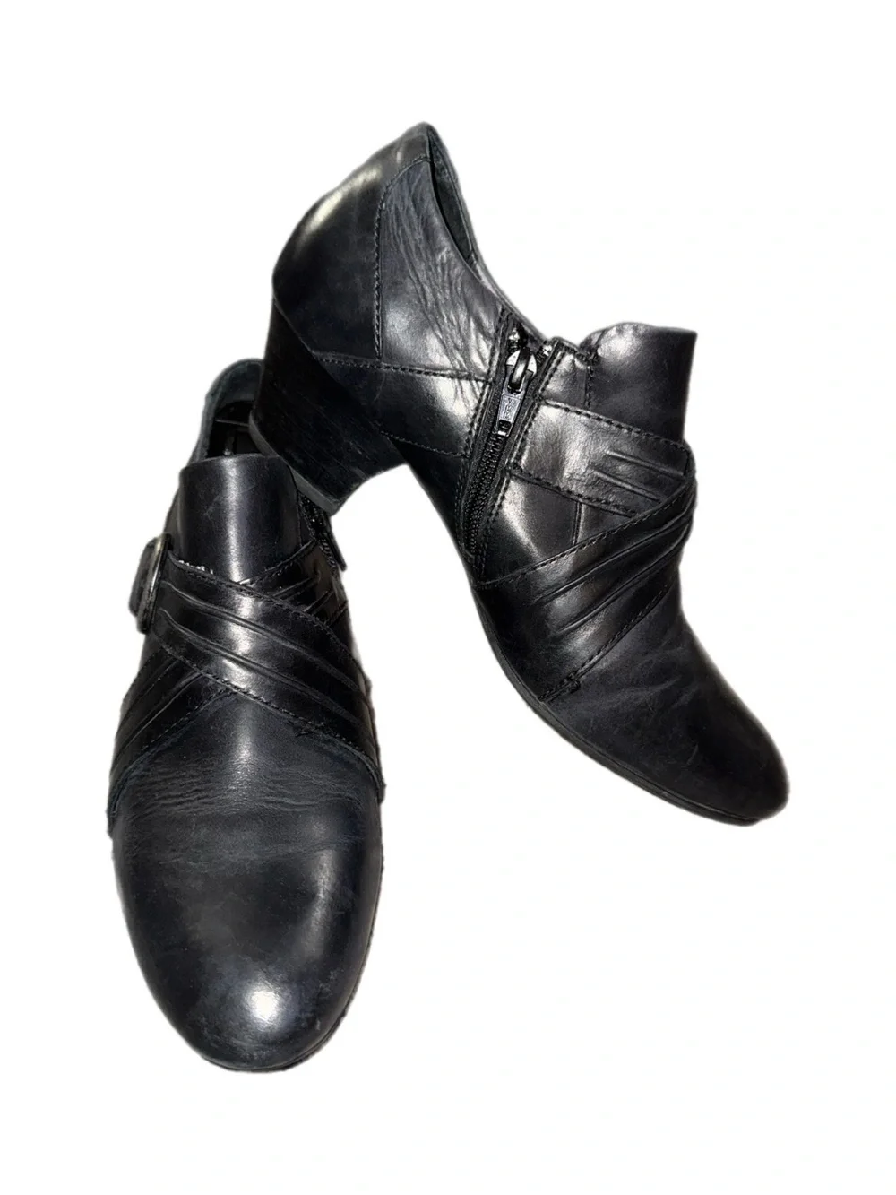 Women’s Born Black Leather Ankle Boots with Zip size 8.5